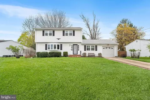 80 Nancy Ln, Ewing, NJ 08638