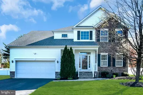 24 Dogwood Ln, Hamilton, NJ 08690