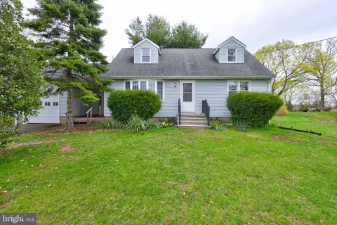 34 Burd Rd, Pennington, NJ 08534