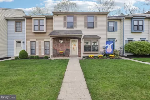 9 Stratton Ct, Robbinsville, NJ 08691