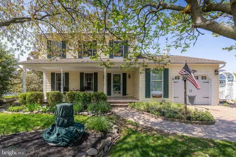 22 Hamilton Lks, Hamilton, NJ 08619