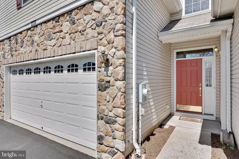 239 Concord Pl, Pennington, NJ 08534