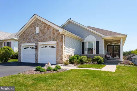 4 Foster Rd, Pennington, NJ 08534