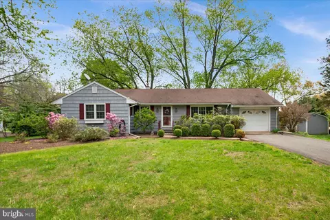 13 Morningside Dr, Pennington, NJ 08534