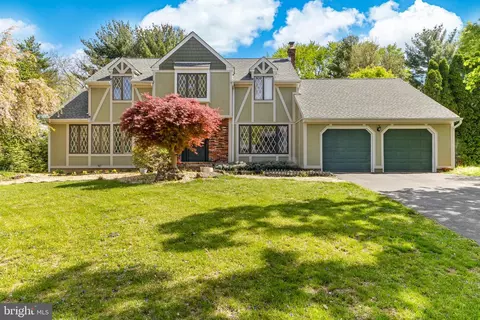 6 Laurel Wood Dr, Lawrence, NJ 08648