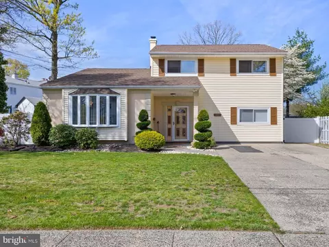381 Regina Ave, Hamilton, NJ 08619