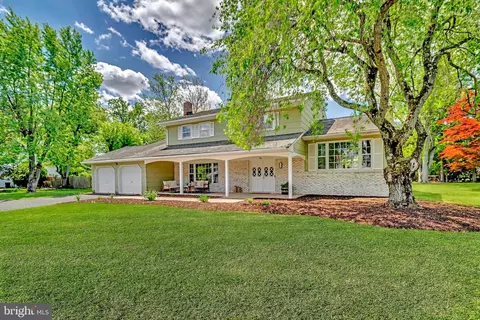 10 Manor Ridge Dr, Princeton Junction, NJ 08550