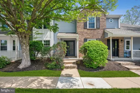 2 Washington Ct, Hightstown, NJ 08520