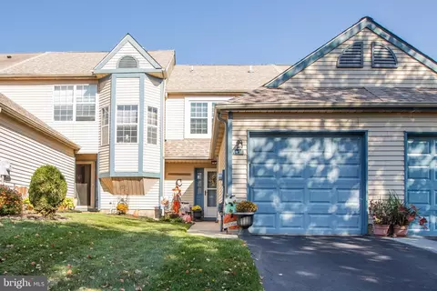 7 Raintree Dr, Hamilton, NJ 08690