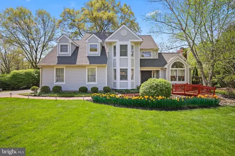 35 Baldwin St, Pennington, NJ 08534