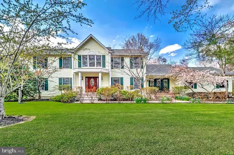 8 Coventry Ln, Hopewell, NJ 08525