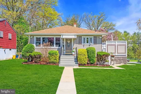 8 Rocky Brook Ct, Hightstown, NJ 08520