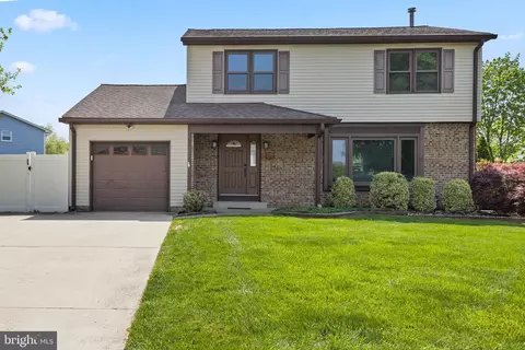 27 Marlon Pond Rd, Hamilton, NJ 08690