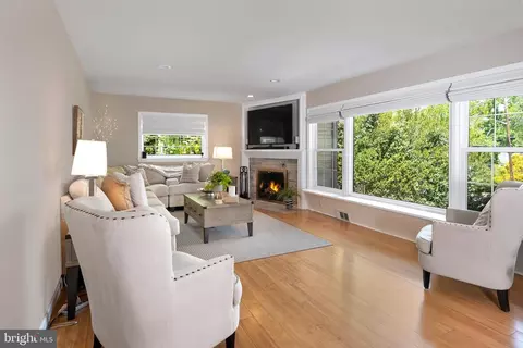 Living - 5 White Beech Ct, Ewing, NJ 08618 photo 1 of 2