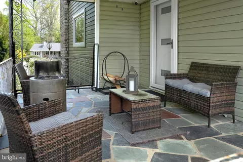 Exterior - 5 White Beech Ct, Ewing, NJ 08618 photo 4 of 7