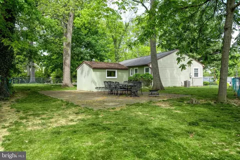 Exterior - 5 White Beech Ct, Ewing, NJ 08618 photo 6 of 7