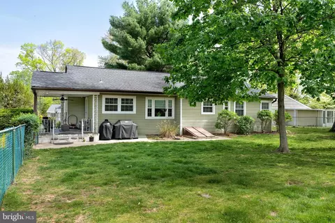 Exterior - 5 White Beech Ct, Ewing, NJ 08618 photo 5 of 7