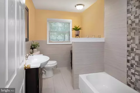 Bath - 5 White Beech Ct, Ewing, NJ 08618 photo 1 of 1