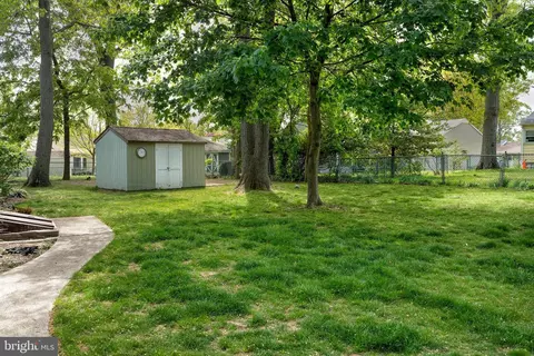Exterior - 5 White Beech Ct, Ewing, NJ 08618 photo 3 of 7