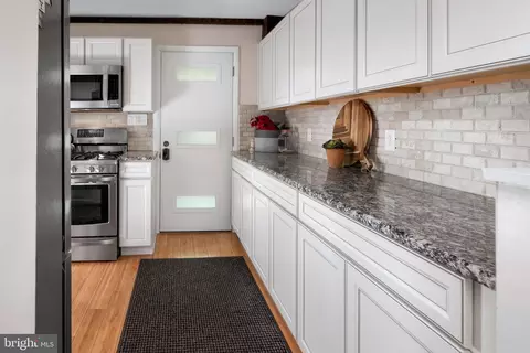 Entry Way - 5 White Beech Ct, Ewing, NJ 08618 photo 2 of 2