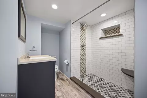 Bath - 2115 Pennington, Ewing, NJ 08638 photo 5 of 6