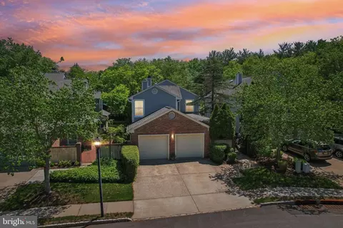 20 Stonebridge La, Princeton, NJ 08540