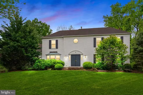 5 Stark Ct, Princeton Junction, NJ 08550