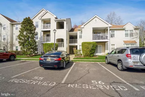 325 Walden Cir, Robbinsville, NJ 08691