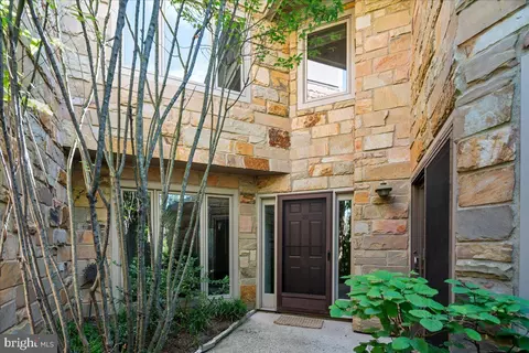30 Morton Ct, Lawrence Township, NJ 08648