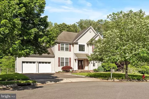 21 Jimarie Ct, Hamilton, NJ 08620