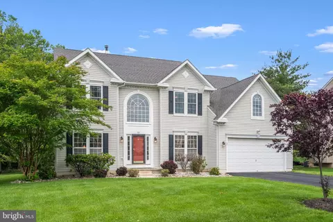 27 Avalon Rd, Pennington, NJ 08534