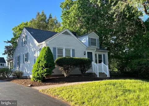 27 Second St, Hopewell, NJ 08525