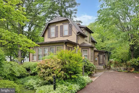 6 Diverty Rd, Pennington, NJ 08534