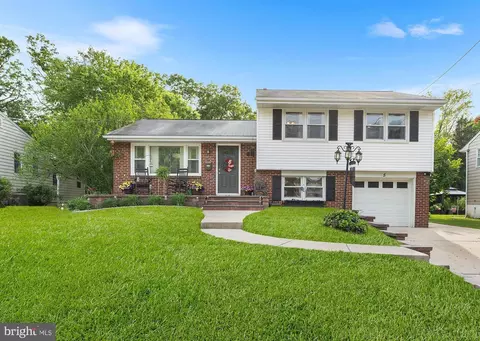 5 Valley View Ct, Hamilton, NJ 08620