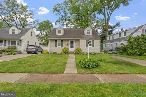 33 Pennwood Dr, Ewing, NJ 08638