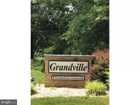 201 Silver Ct, Hamilton, NJ 08690