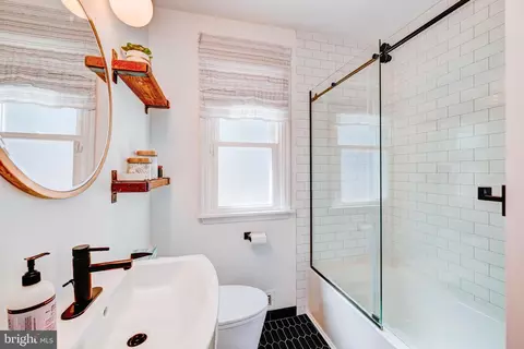 Bath - 33 Dailey Dr, Hamilton, NJ 08620 photo 2 of 2