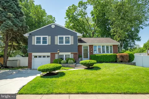 33 Dailey Dr, Hamilton, NJ 08620