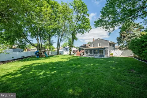 Exterior - 33 Dailey Dr, Hamilton, NJ 08620 photo 8 of 8