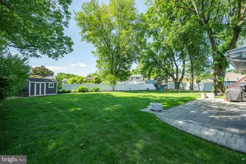 Exterior - 33 Dailey Dr, Hamilton, NJ 08620 photo 6 of 8
