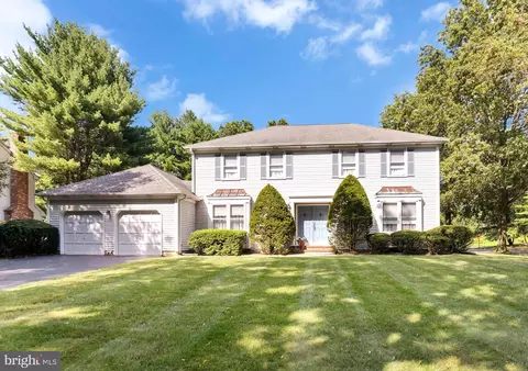 2 W Cartwright Dr, Princeton Junction, NJ 08550