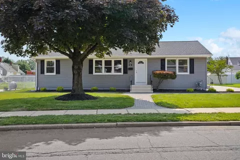 20 Goeke Dr, Hamilton, NJ 08610