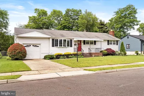 10 Whitman Rd, Hamilton, NJ 08619