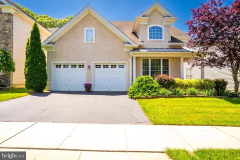 6 Galileo Dr, Cranbury, NJ 08512