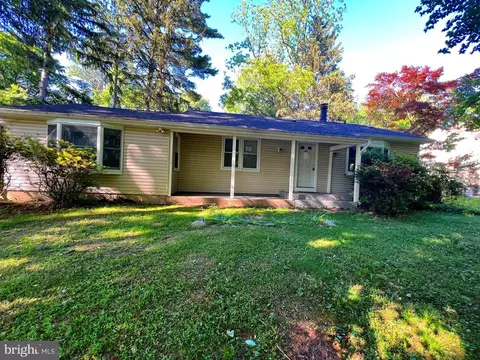 768 River Rd, Ewing, NJ 08628