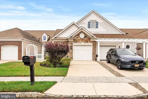 27 Dove Ct, Hamilton, NJ 08690