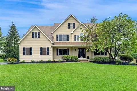 10 Evans Ln, Lawrenceville, NJ 08648