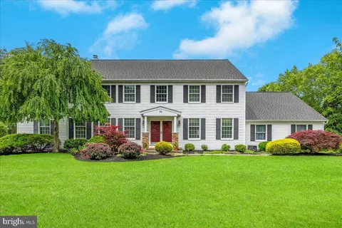 25 Ginnie La, West Windsor, NJ 08550