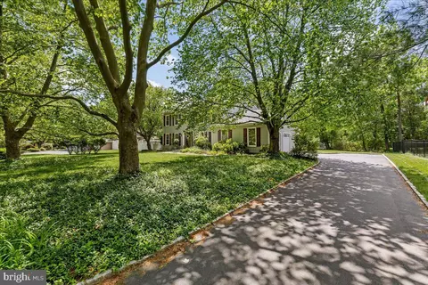 15 Hamilton Ct, Lawrenceville, NJ 08648