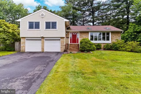 3 Vanderveer Dr, Lawrenceville, NJ 08648